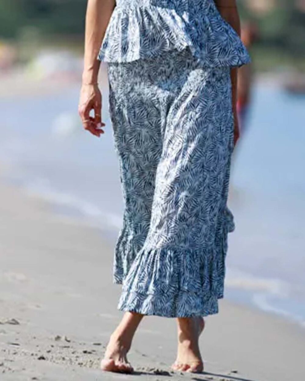 DRESS ADDICT All-Over Leaf Print Design Skirt in Navy & White - LULU-4F
